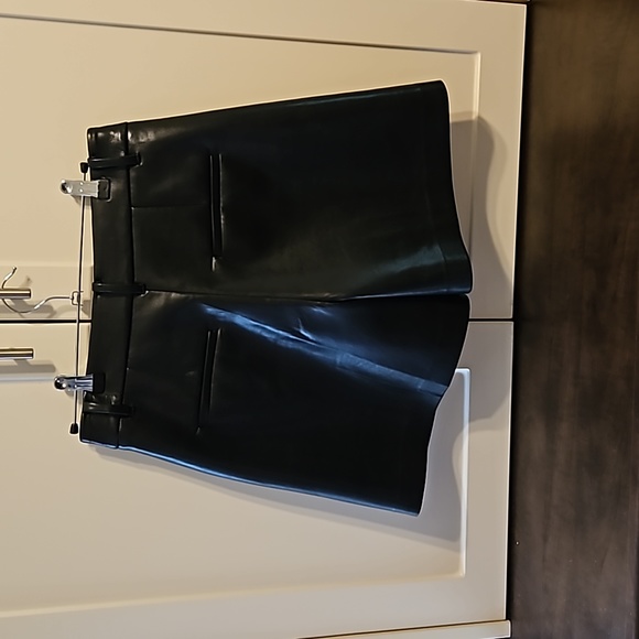 Wilfred (Aritzia) black faux leather, washable, shorts - Picture 3 of 8